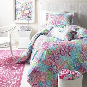 Lilly Pulitzer Comforter and 2 Lilly Pillow Cases